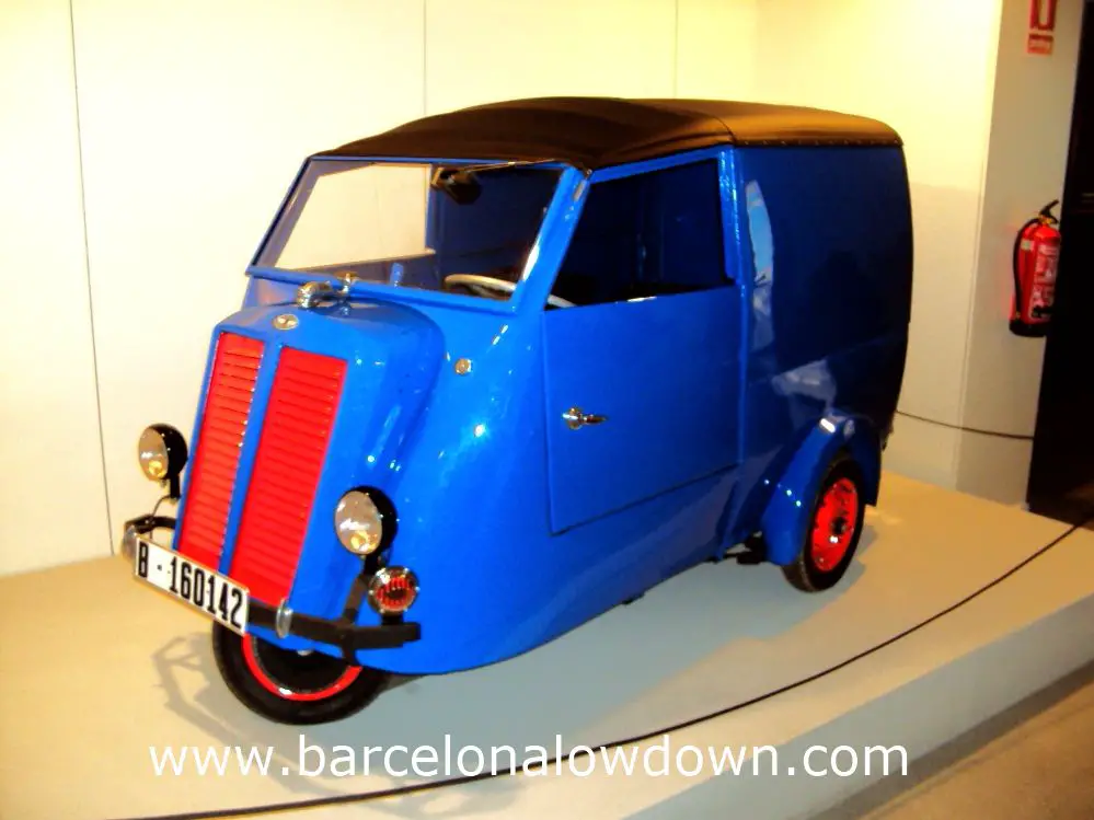 My personal favourite, the cute blue and red "Delfin" Microvan, MHUBA Barcelona