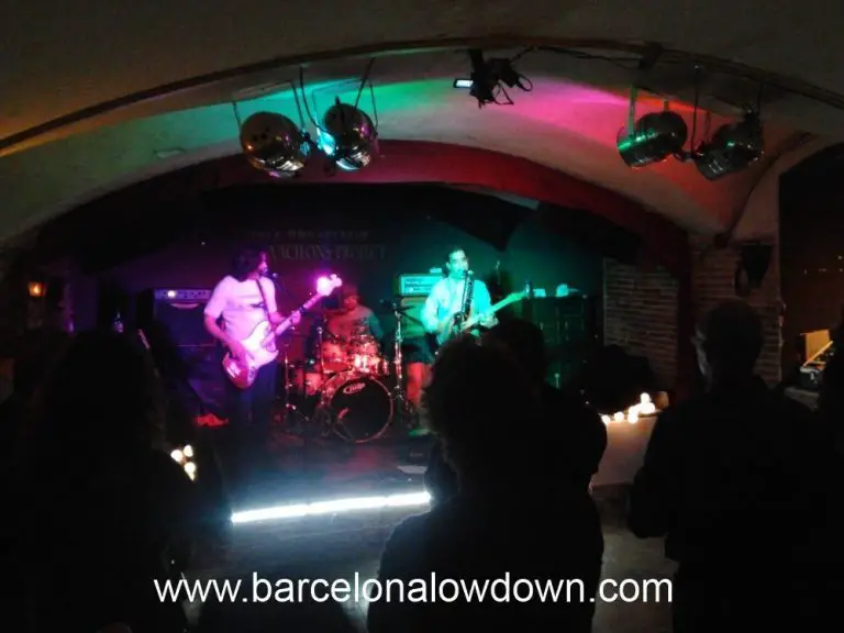 Barcelona band The Vacilons Project playing in Sala Monasterio