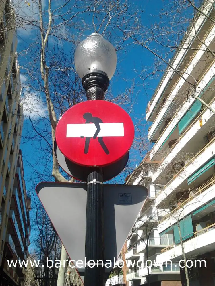 "Modified" No Entry Sign on La Rambla de Poble Nou