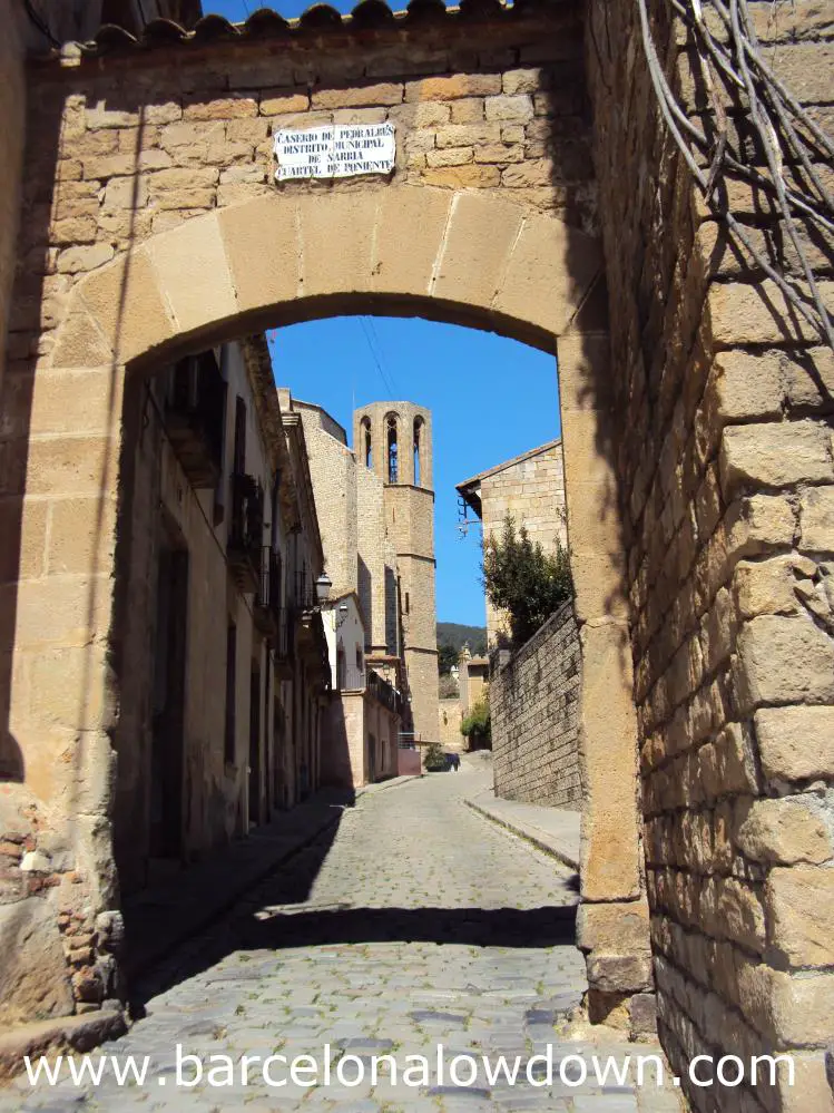 Approaching the Pedralbes Monastery