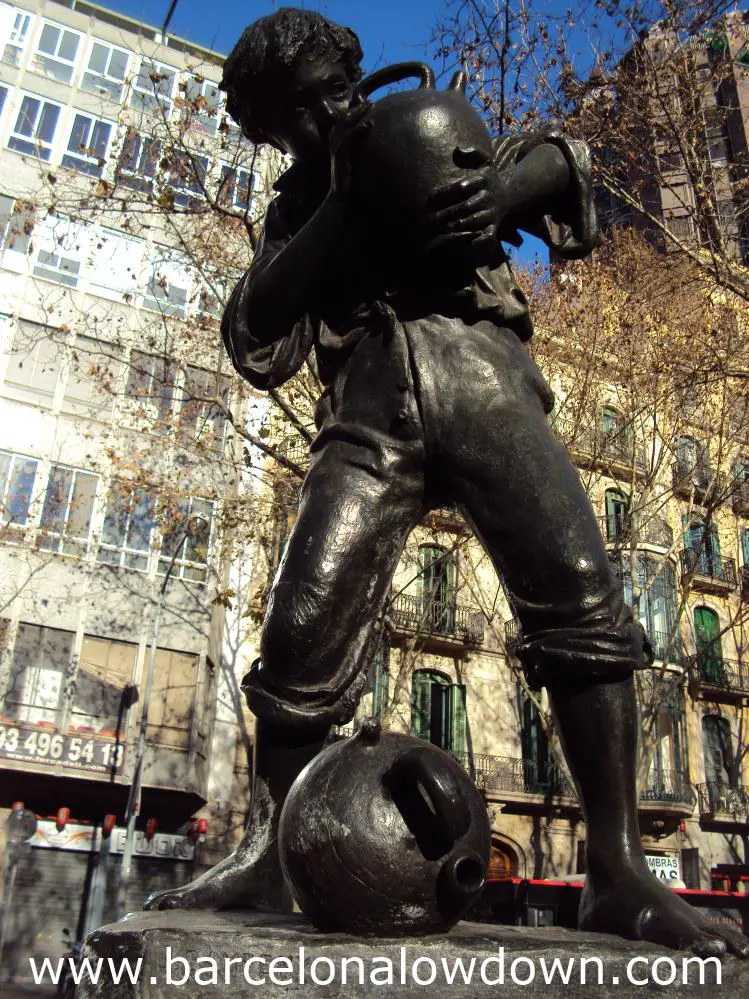 The "Font del Noi dels Càntirs" Art Nouveau Fountain