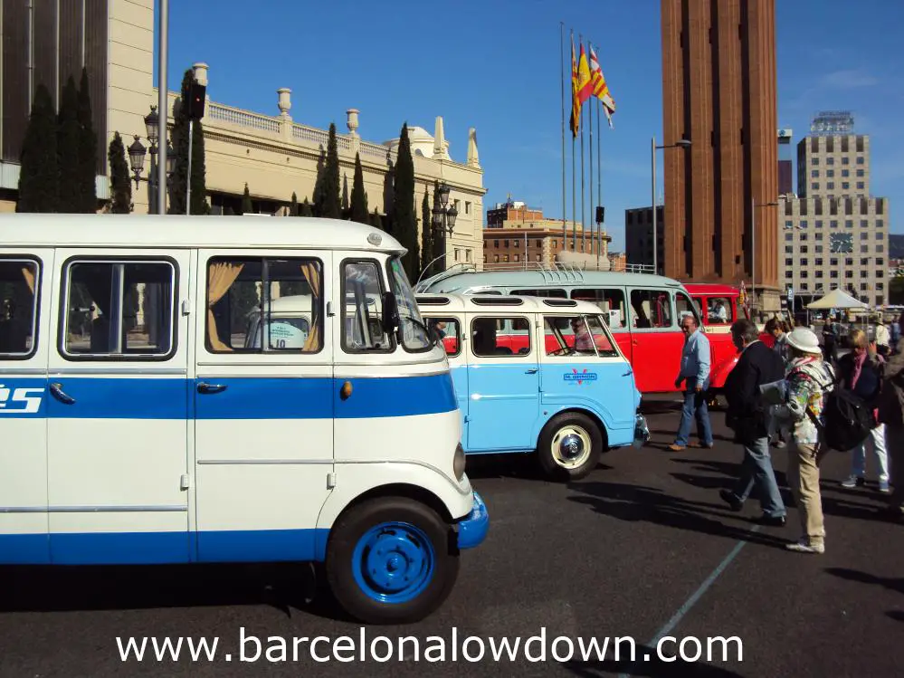 Vintage buses at the International Classic Bus Rally near Plaça Espanya