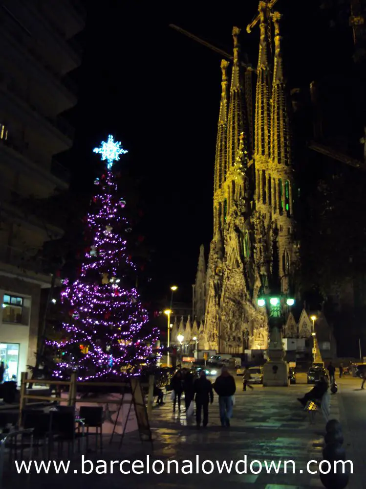 A Christmas tree in front of the Sagrada familia Barcelona