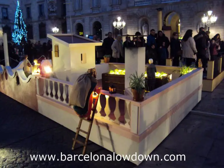 Queues at the nativity scene in Plaça Sant Jaume Barcelona