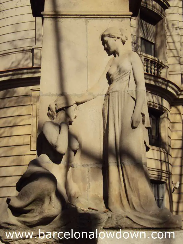 Classic stone plinth portraying 2 women at the feet of Rafael Casanova