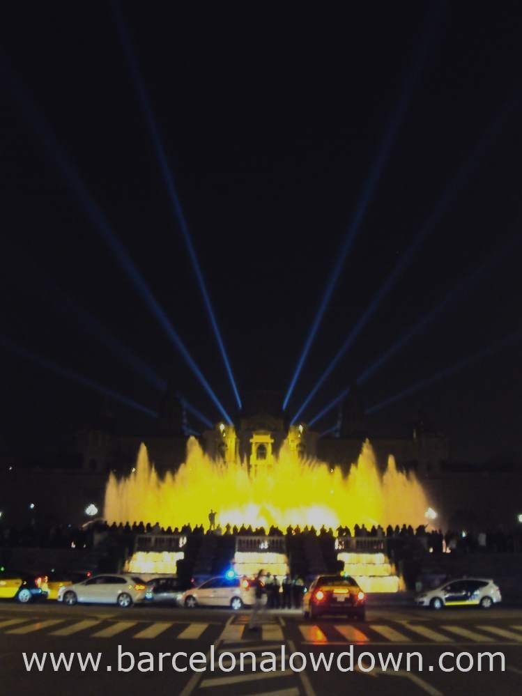 The magic fountain and MNAC museum lit up at night