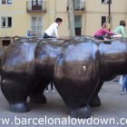 3 children climbing on Botero's cat sculpture in Barcelona's Rambla del Raval