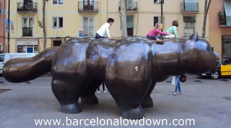 3 children climbing on Botero's cat sculpture in Barcelona's Rambla del Raval