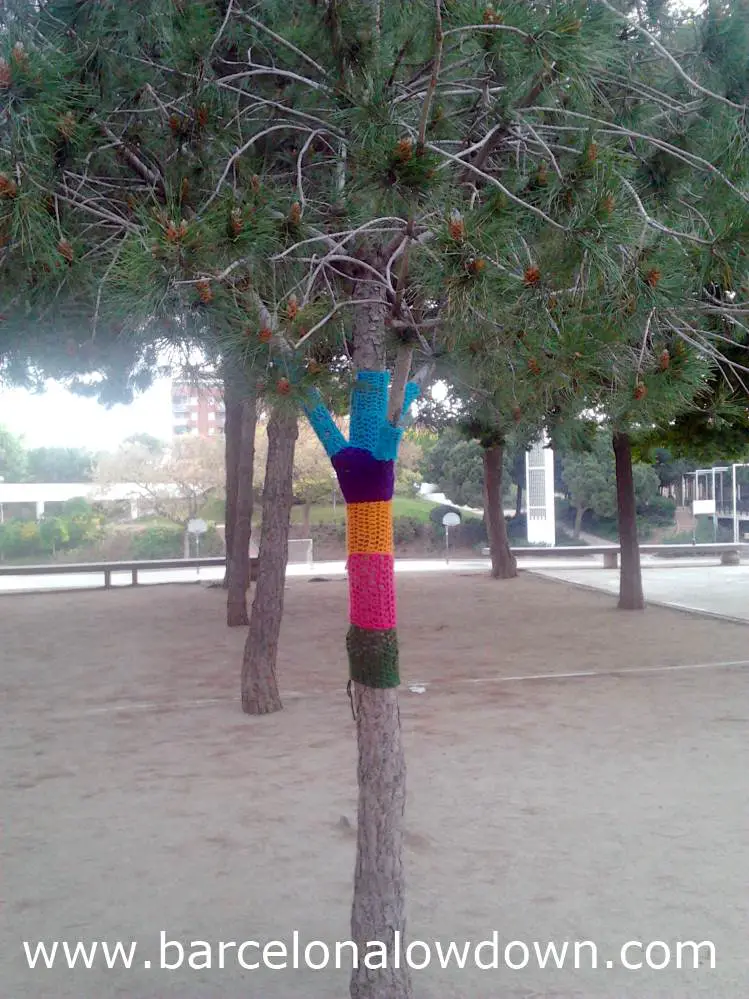 Another tree wearing a hand knitted jumper, street art in Barcelona