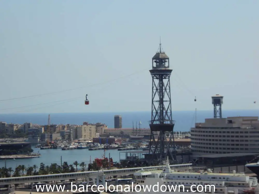 The Port Cable Car carries passengers from the beach to Montjuïc