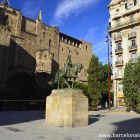 Plaça Ramon Berenguer el Gran Barcelona which is flanked by Roman walls and defensive towers