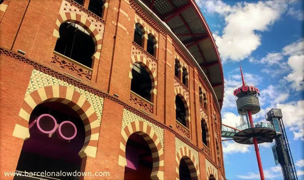 Close up photo of the Neo-Mudéjar arches which decorate the façade pof Barcelona's Las Arenes bullring near Plaça d'Espanya (Spain Square)