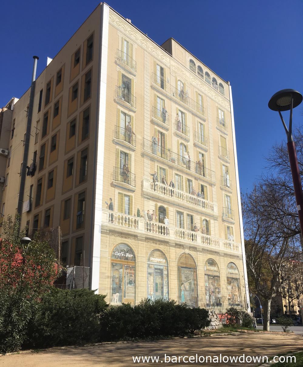 Full length photo of the impressive Barcelona balcony mural