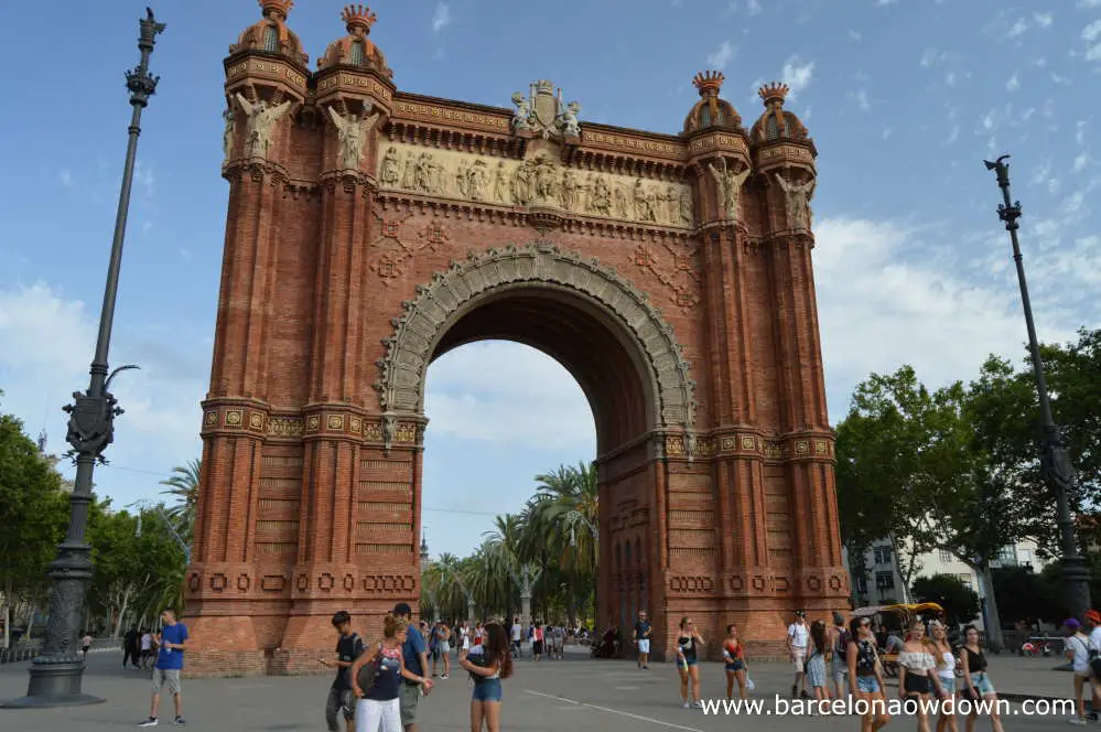 Tourists below the Arc de Triomf in summertime Barcelona