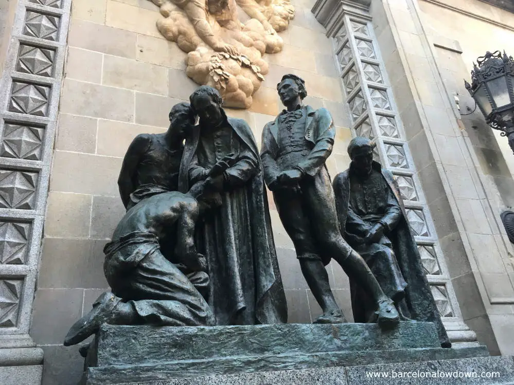 Close up photo of the Monument to the Heroes of 1809 statue also known as The Monument to the Martyrs of Independence