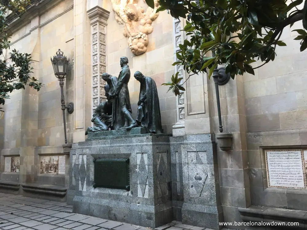 The Martyrs monument in Plaça Garriga i Bachs, Barcelona