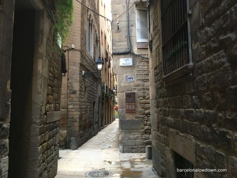 Narrow alleyways in the Jewish Quarter Barcelona, El Call