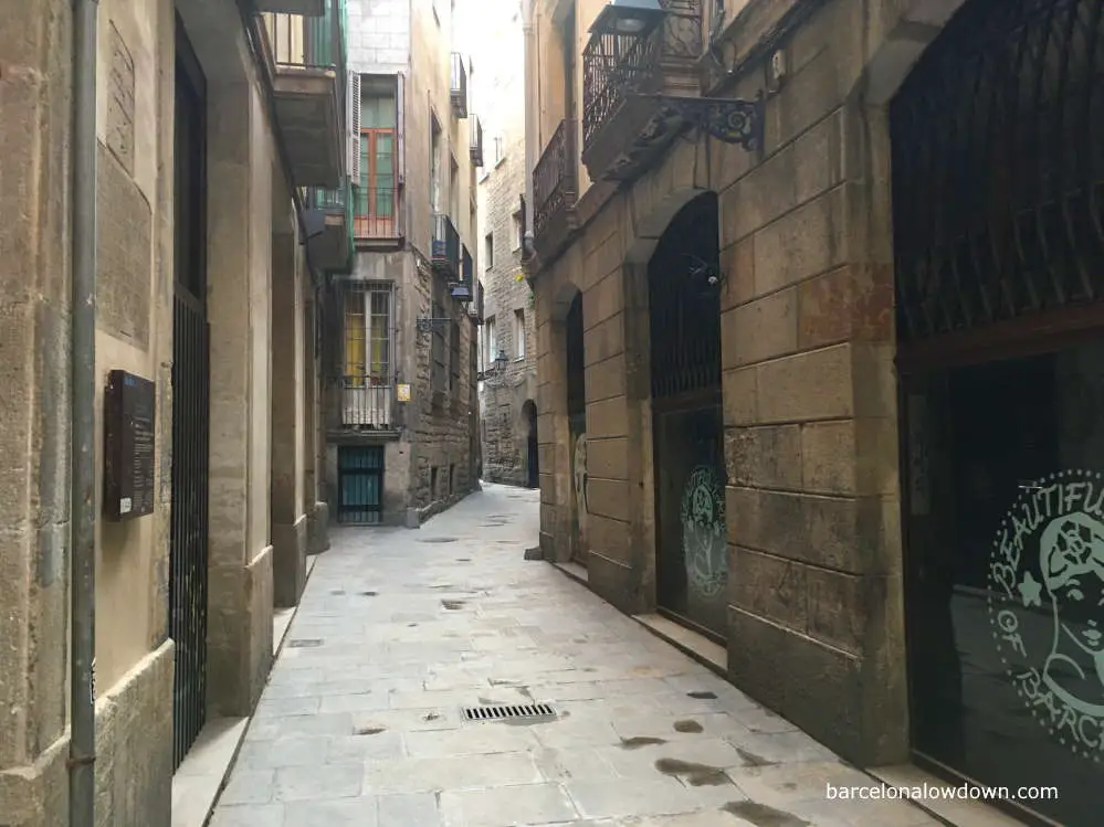 Narrow cobbled streets of the Jewish Quarter, Barcelona