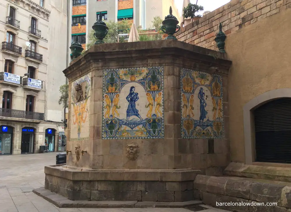 Photo of the oldest medieval fountain in Barcelona, Santa Ana's fountain