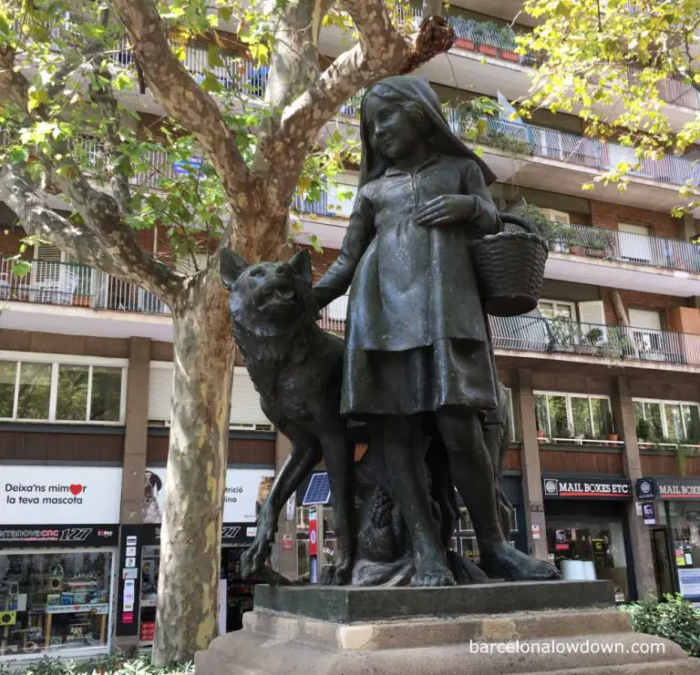 Bronze statue of Little Red Riding Hood in Barcelona
