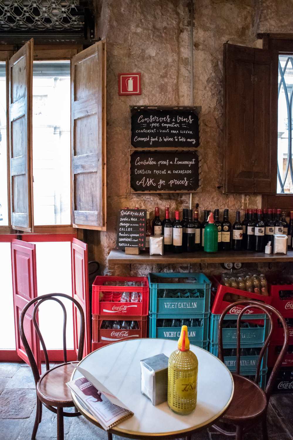 A small bar in Barcelona - Photo by Ben Holbrook