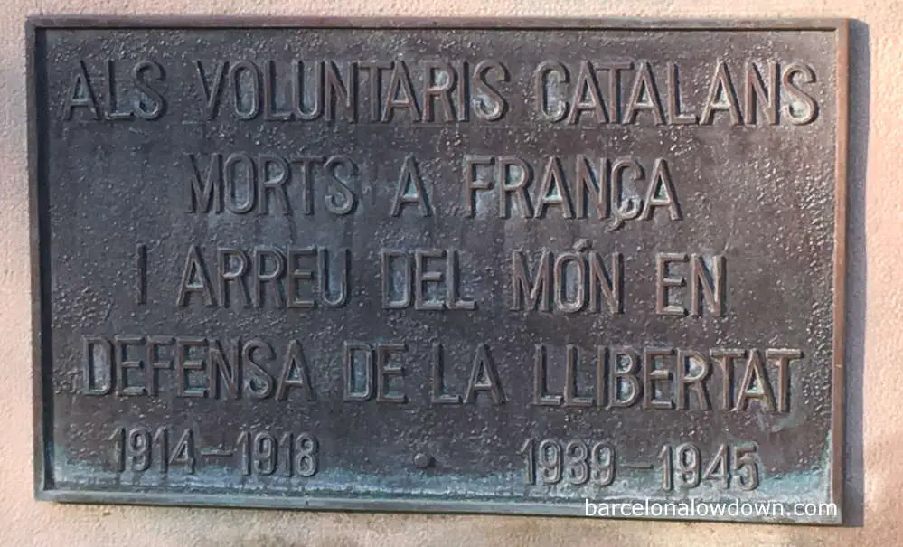 Metal plaque dedicated to the Catalan volunteers