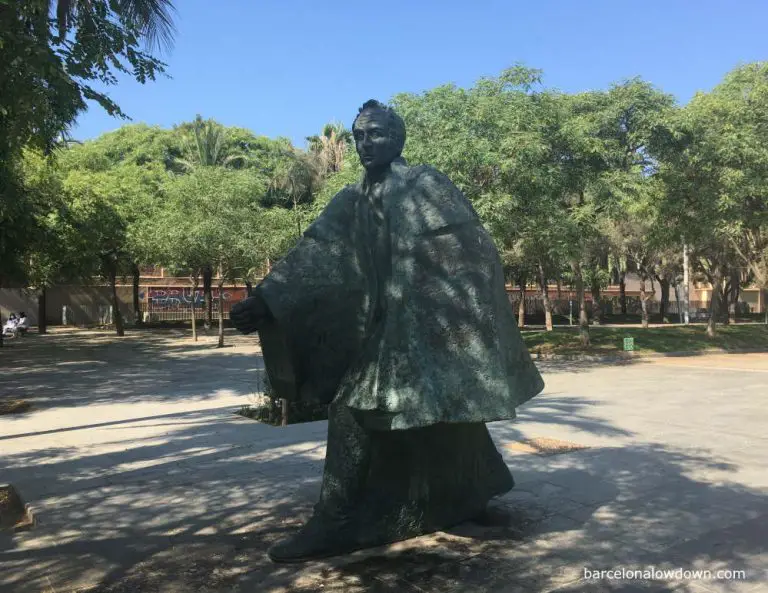 Bronze statue of Venezuelan leader Simón Bolívar in a park in Barcelona