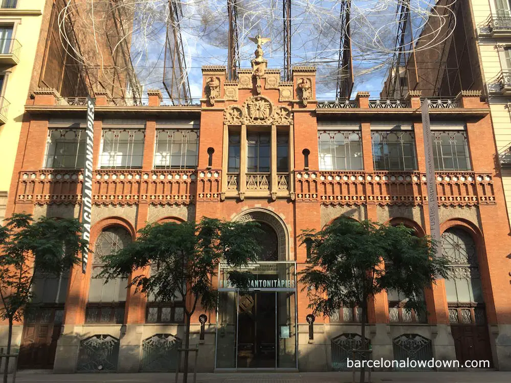 The red brick façade of the Antoni Tàpies Foundation museum in Barcelona