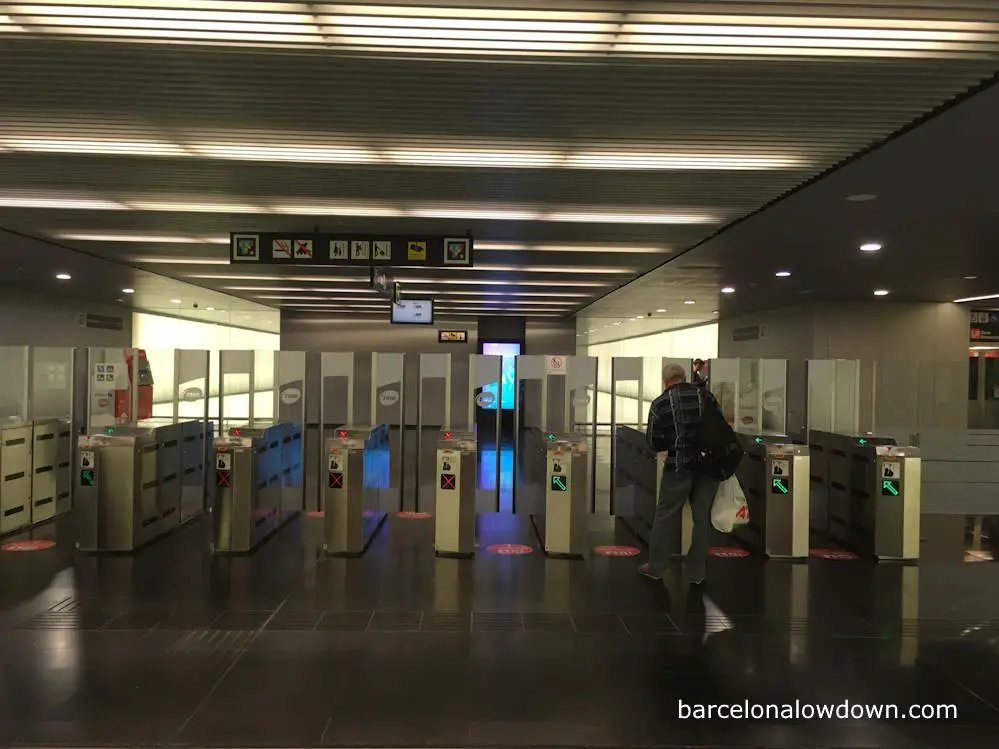 Barcelona airport metro