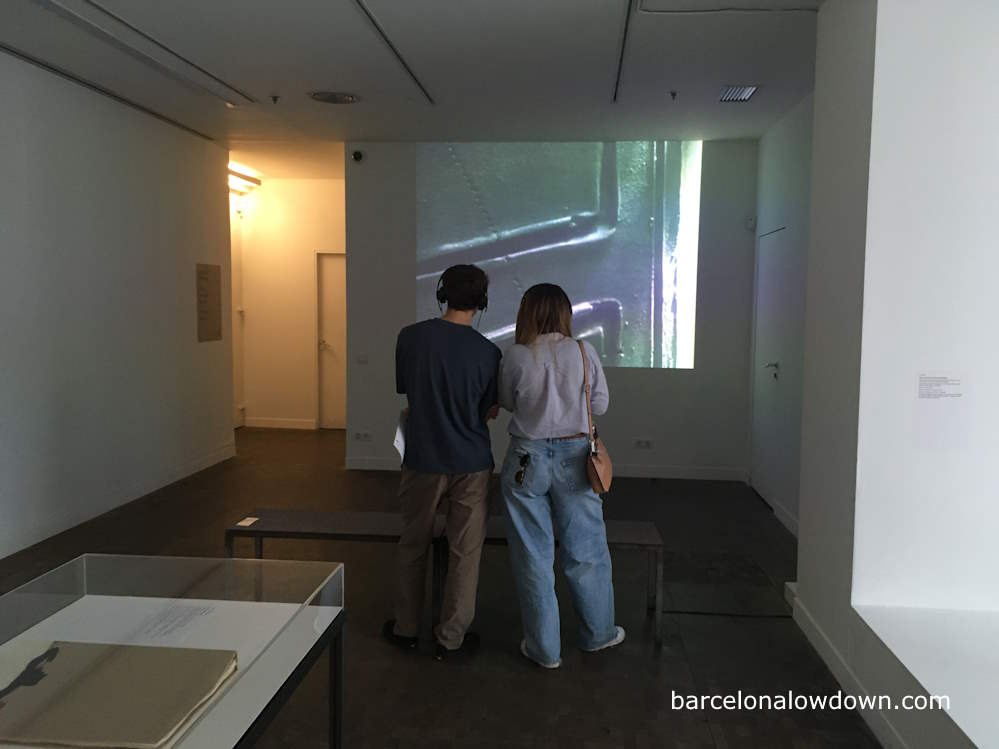 Two people visiting the Fundació Antoni Tàpies museum in Barcelona