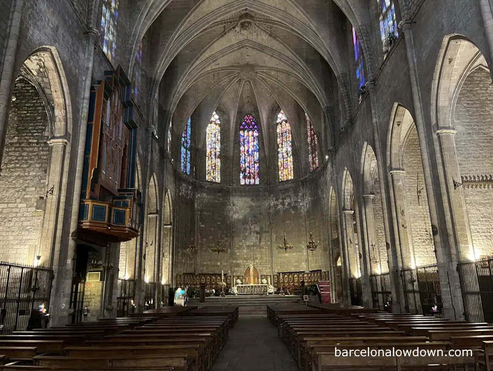 The nave and altar, Santa Maria del Pi basilica