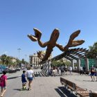 The quirkey lobster statue in Barcelona