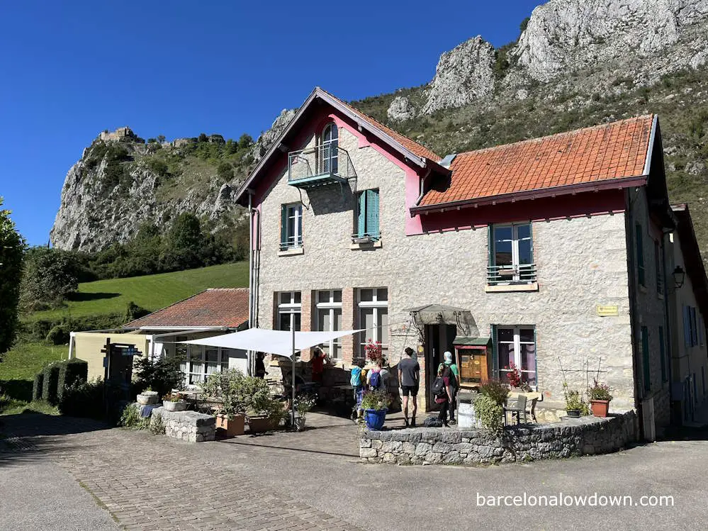 Hikers arriving at a gîte on the Camí dels Bons Homes or GR107