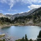 A lake surrounded by mountains on the Cami dels Bons Homes in France