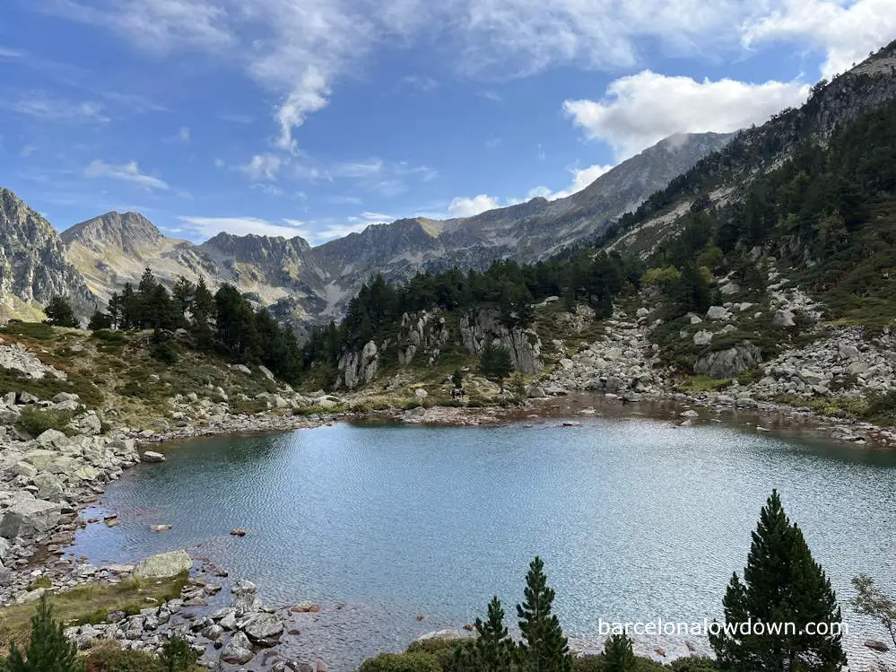 A lake surrounded by mountains on the Cami dels Bons Homes in France